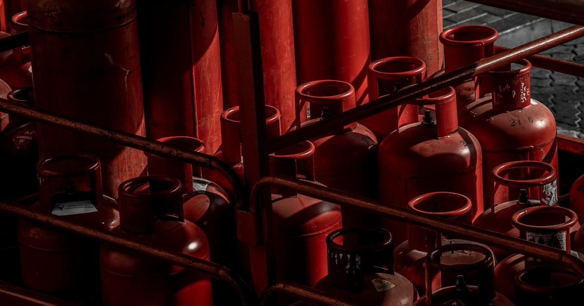 MSDS/SDS là gì? Tại sao đây là tài liệu bắt buộc khi báo giá hàng nguy hiểm?